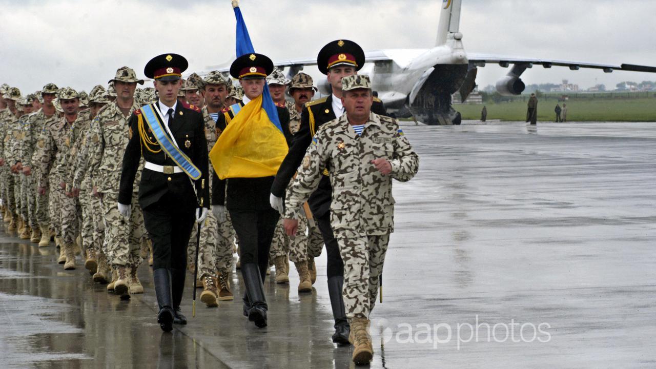 Seventy Ukrainian soldiers return from Iraq in 2005