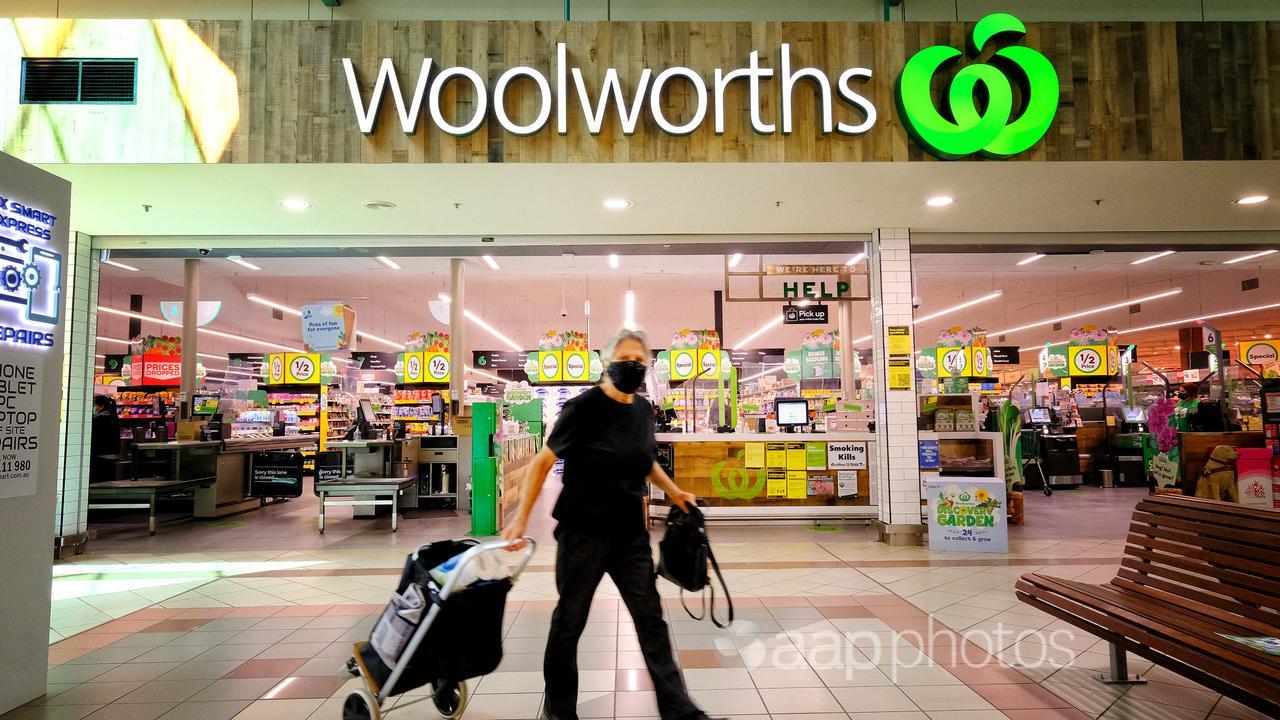 Woolworths is continuing to accept cash in its stores