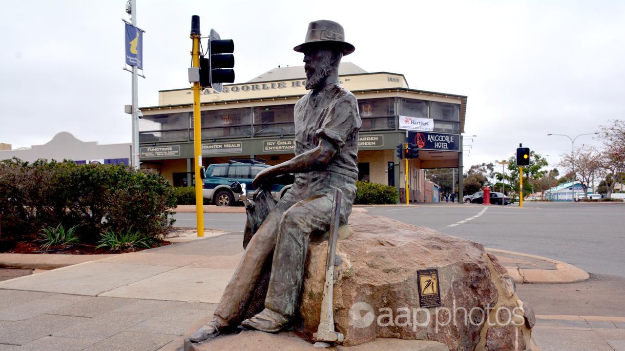A statue outside the Kalgoorlie Hotel
