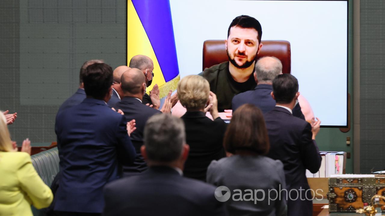 Zelenskiy receives a standing ovation in Canberra