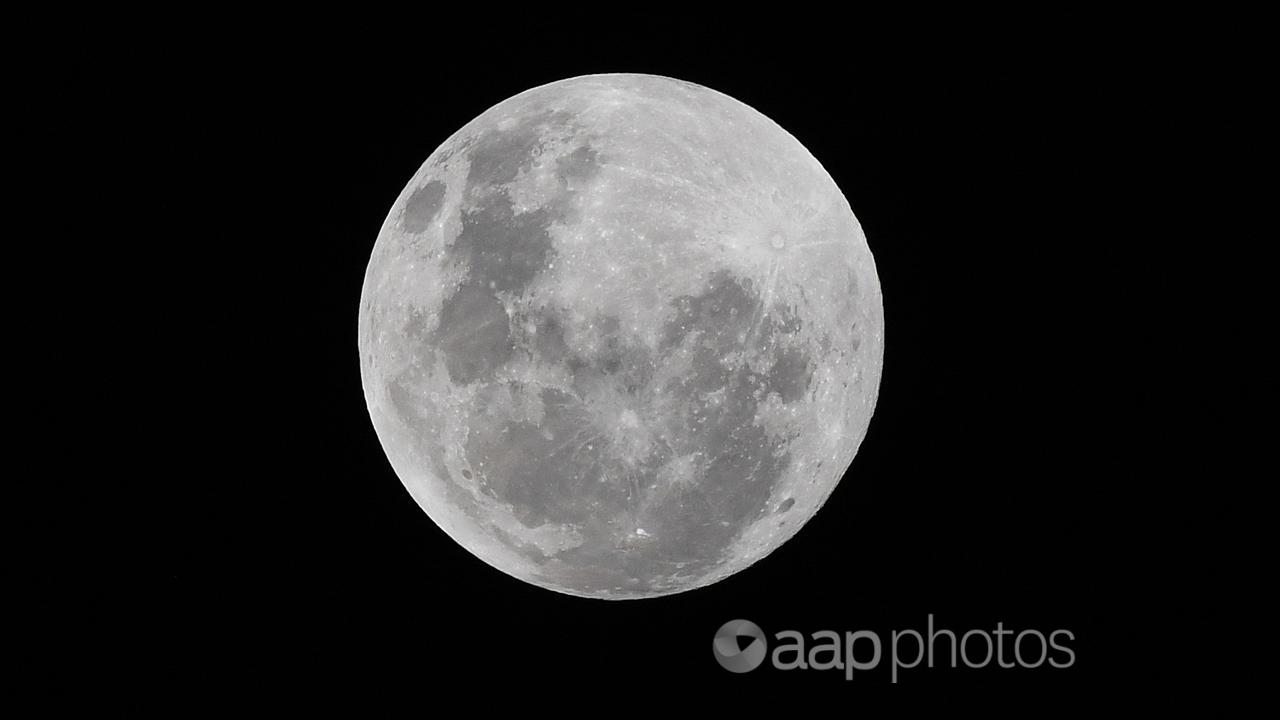 Luna llena desde Canberra (foto de archivo)
