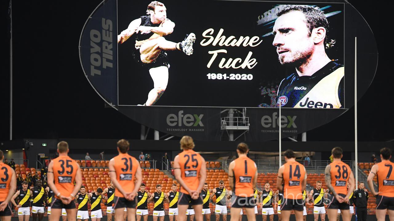 Players in minutes silence for Shane Tuck (file image)