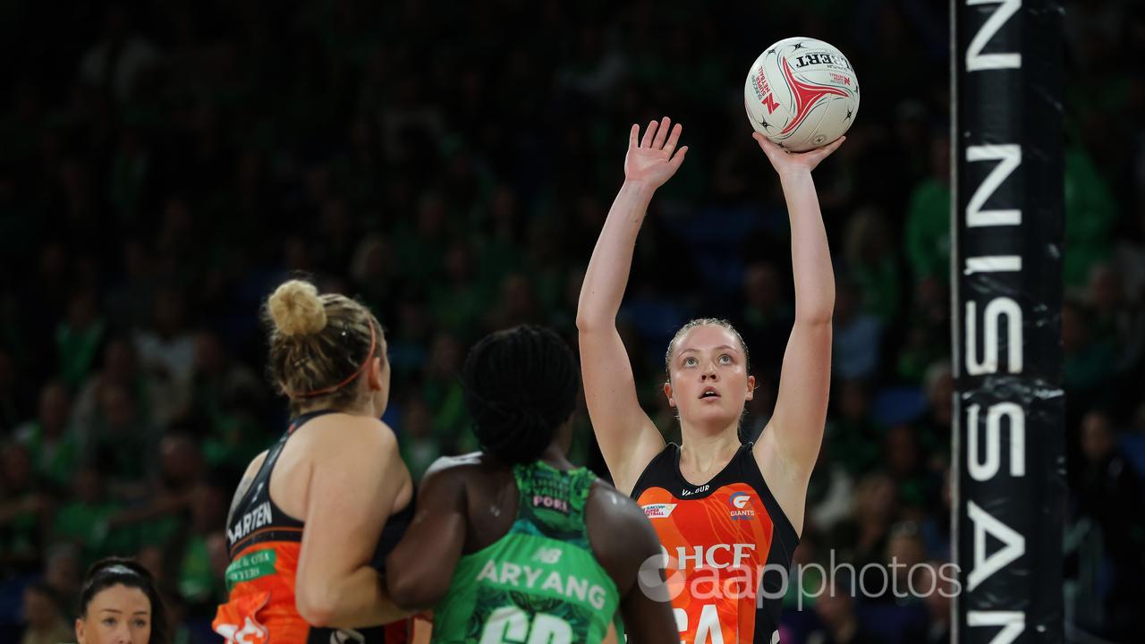 Super Netball action, Giants against West Coast Fever.
