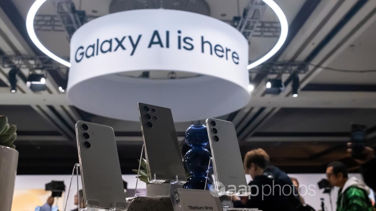 Samsung smartphones with features powered by AI