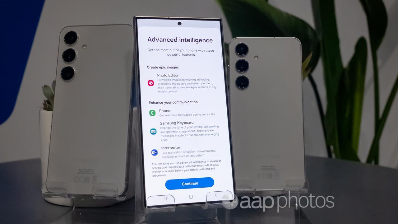Samsung smartphones with features powered by AI