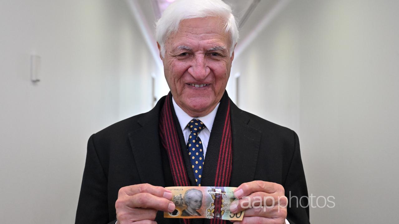 Federal MP Bob Katter champions the importance of cash currency.