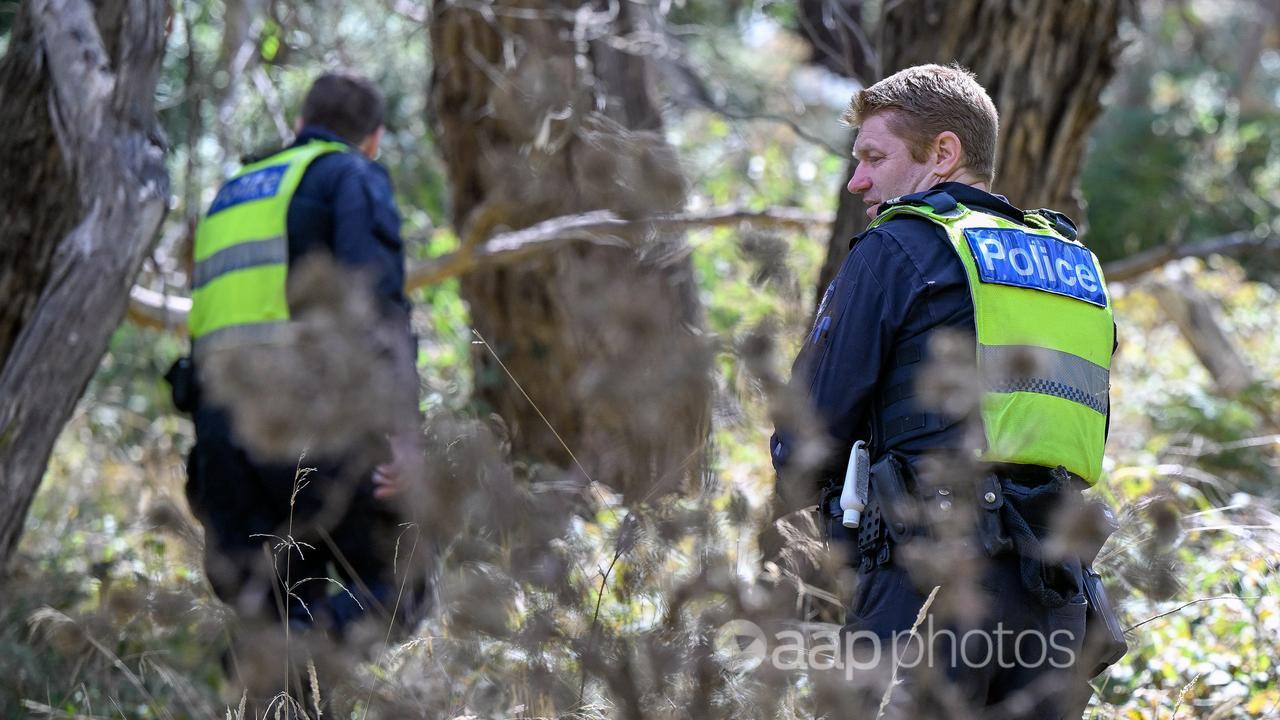 Police search bushland for Samantha Murphy