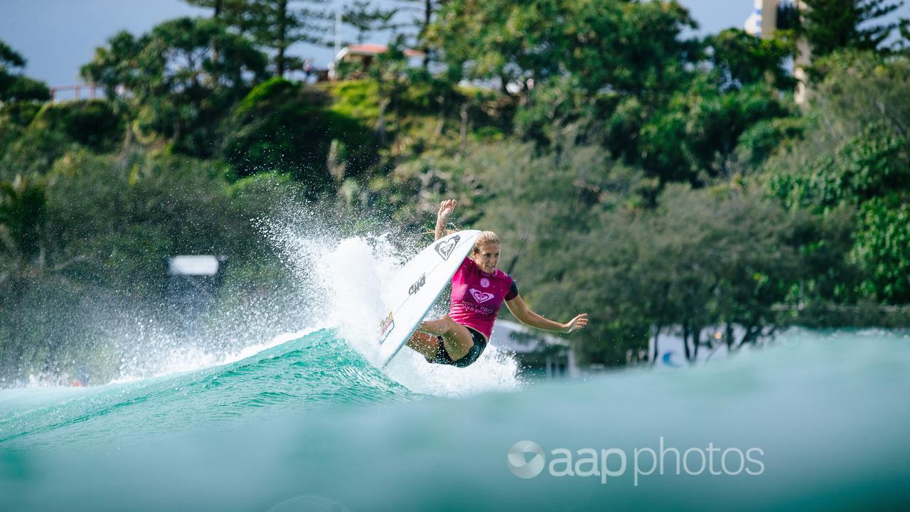 Stephanie Gilmore surfs Snapper Rocks.