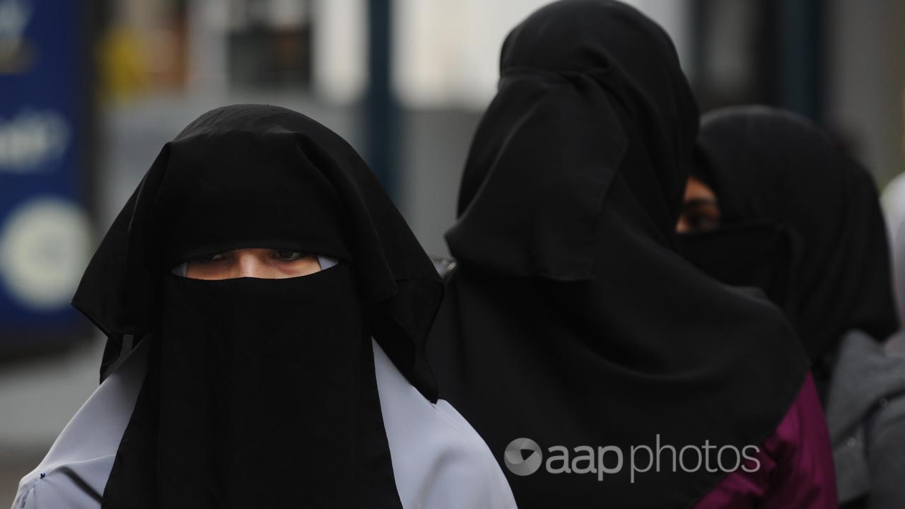 women wearing the niqab