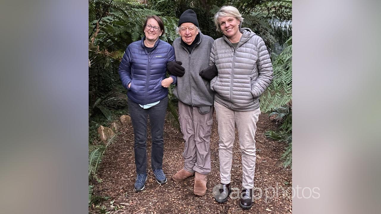 Peter Pigott with Susan Templeman (left) and Tanya Plibersek (right)