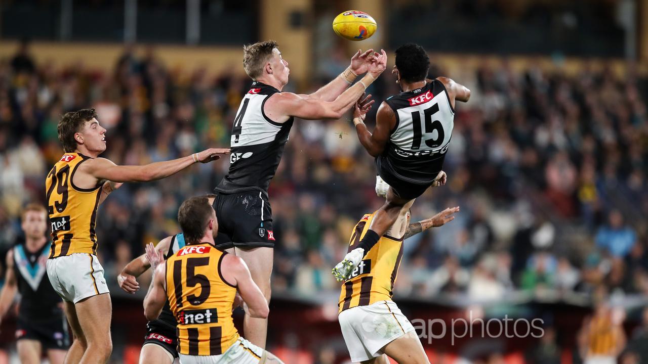 Todd Marshall and Willie Rioli compete for a mark.