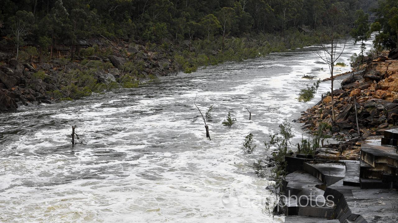 WARRAGAMBA DAM SPILL