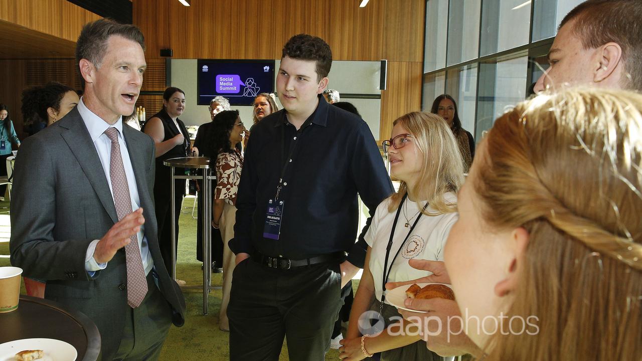 Chris Minns speaks with youth delegates at a social media summit