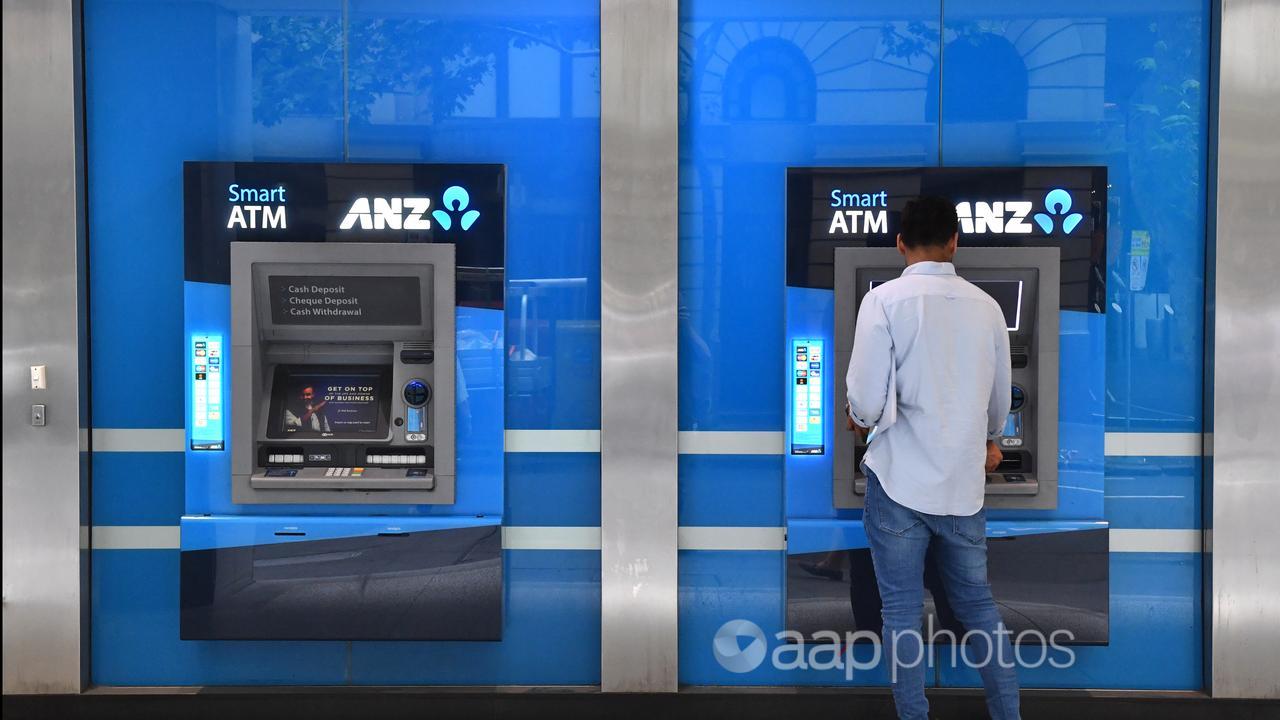 Man uses ANZ ATM