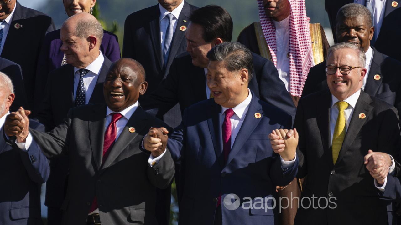 World leaders pose for a photo at the G20 summit in Rio de Janeiro