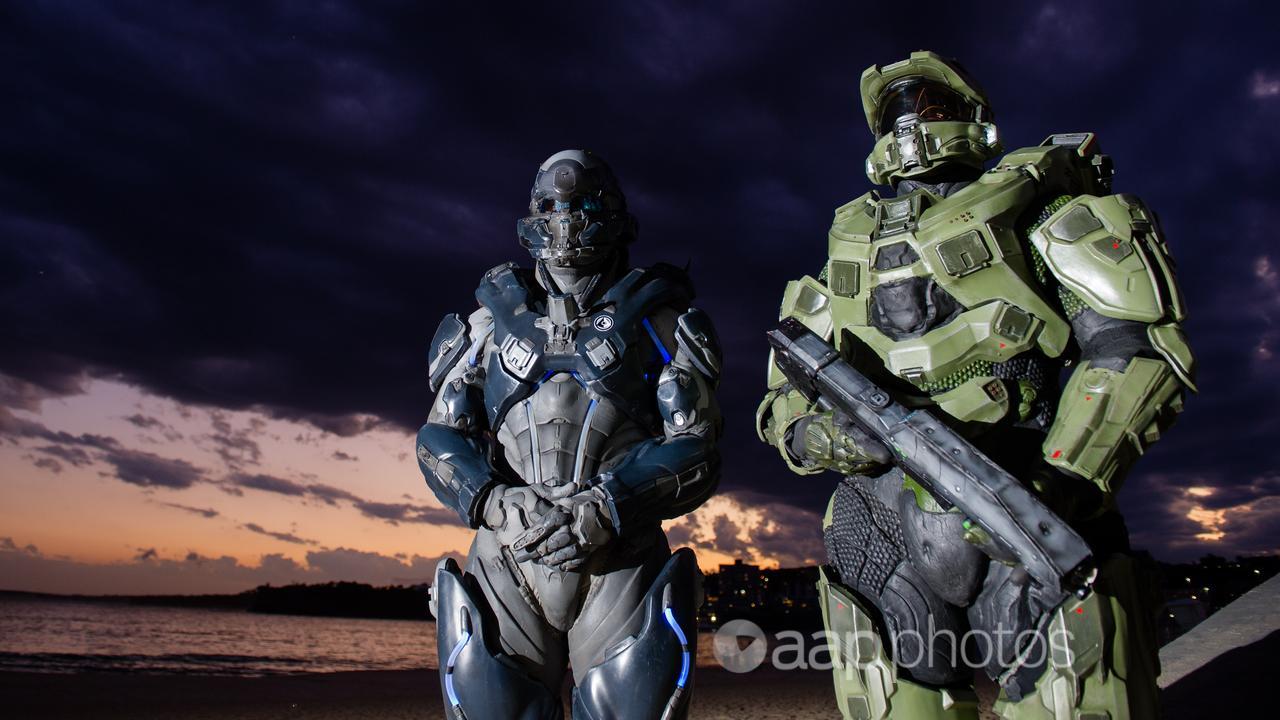 Master Chief (right) and Spartan Locke (left) from video game Halo 5