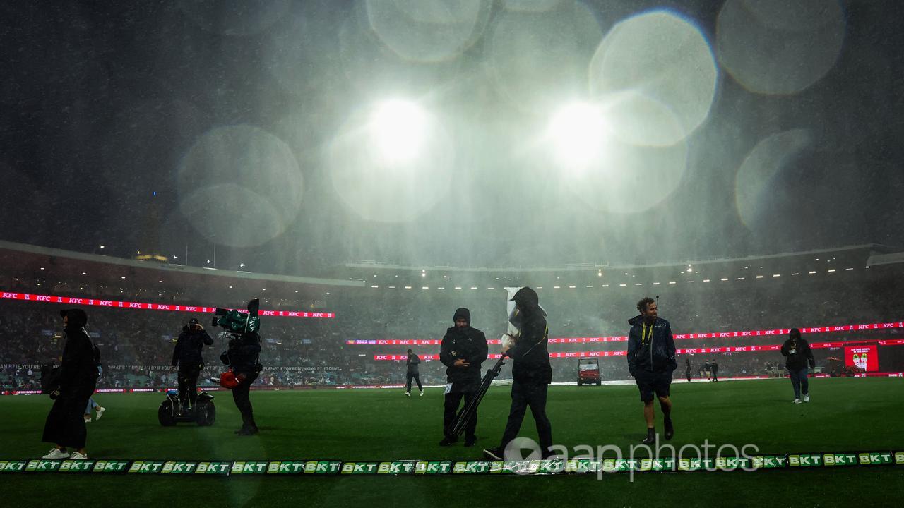 Rain delayed play during a Big Bash League match at the SCG.